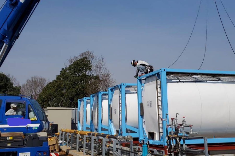 重量物搬入作業